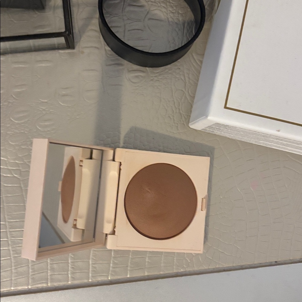 Laura Mercier Real Flawless Luminous perfecting Pressed powder Translucent Deep - Picture 6 of 8